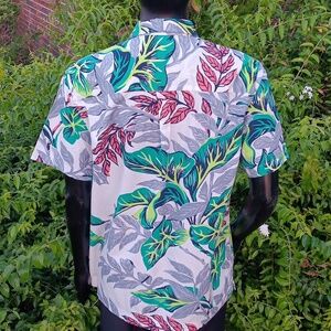 CHAPS MEN'S PURE COTTON SS FLORAL TRAVEL-RESORT VACATION SHIRT (INDIA)
